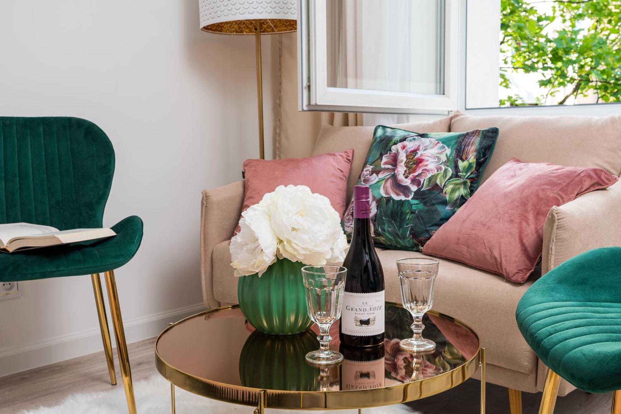 Lovely Downtown Studio At Most Lively Hoza Street, Discover Warsaw On Foot Bagian luar foto