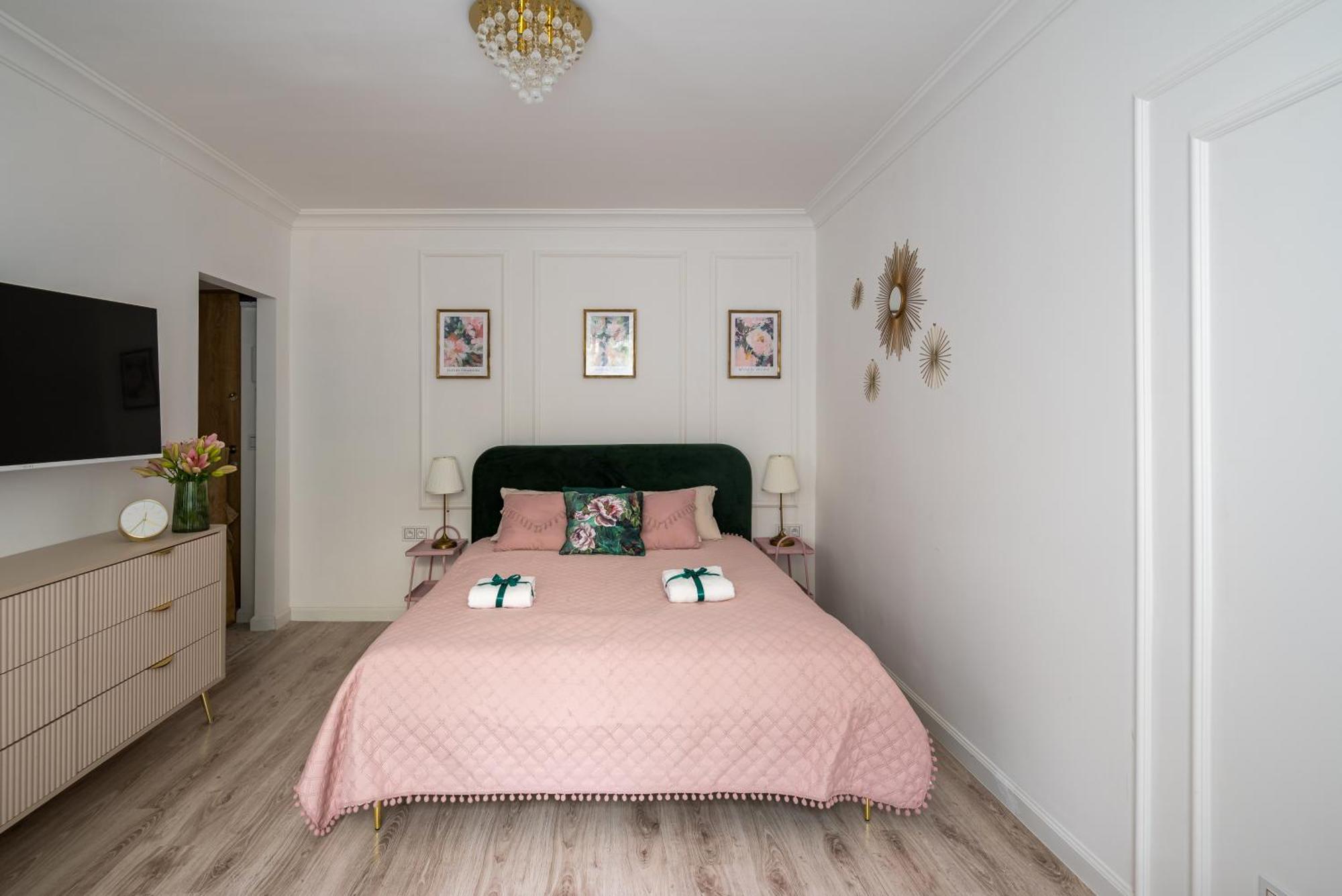 Lovely Downtown Studio At Most Lively Hoza Street, Discover Warsaw On Foot Bagian luar foto
